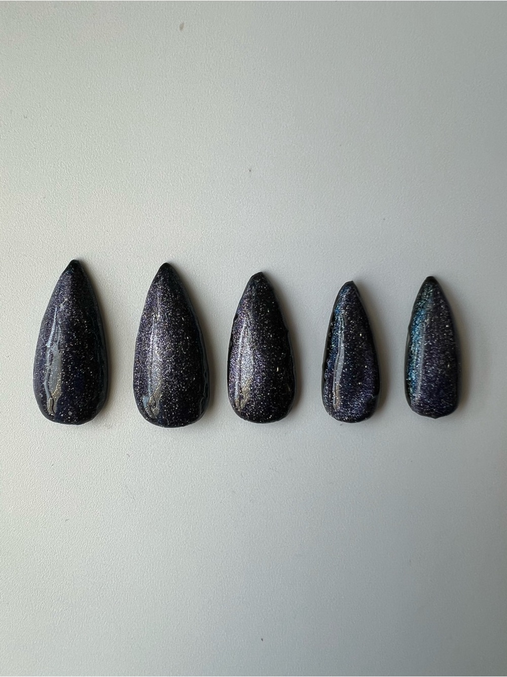 Catseye Ombre Teardrop Press-On Nails — Black & Deep Purple with Charm